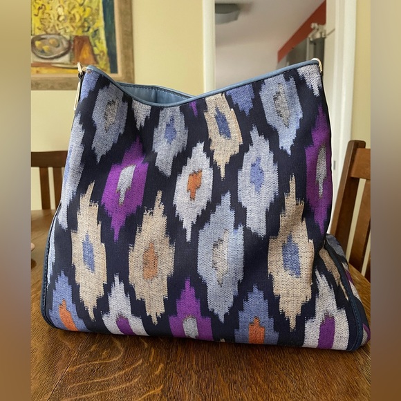 Coach purse. Rare fabric print. Leather and brass. EUC. No flaws. Pockets! - Picture 2 of 10